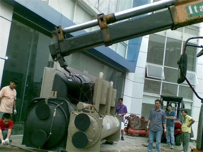 贵阳市随车吊和汽车吊的核心区别是什么？哪种更省钱？