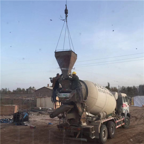 贵阳市“精准瞄准”—— 吊车的 “定位导航” 技术