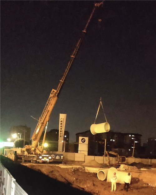 贵阳市“弯臂矫正”—— 吊车的 “形变补偿” 技术